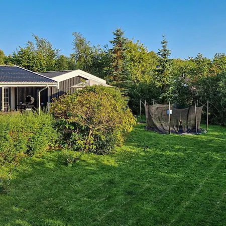 Prázdninový dům Four-bedroom In Grasted