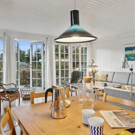 Prázdninový dům Four-bedroom In Grasted