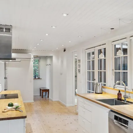 Prázdninový dům Four-bedroom In Grasted